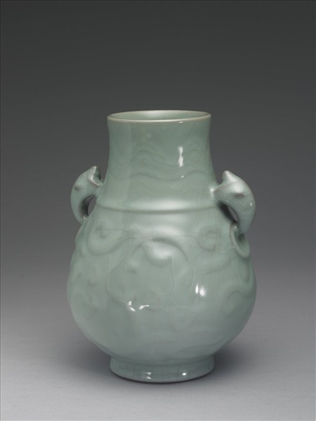 青瓷獸耳暗環瓶