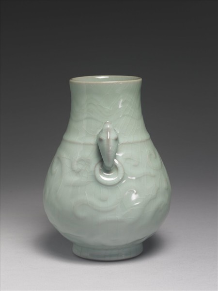 青瓷獸耳暗環瓶