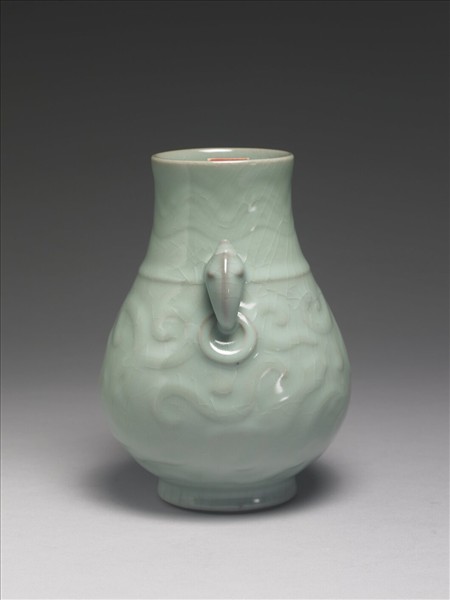 青瓷獸耳暗環瓶