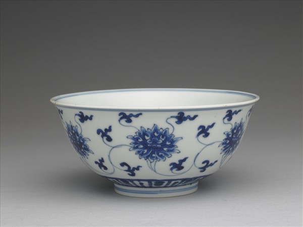 青花番蓮紋碗