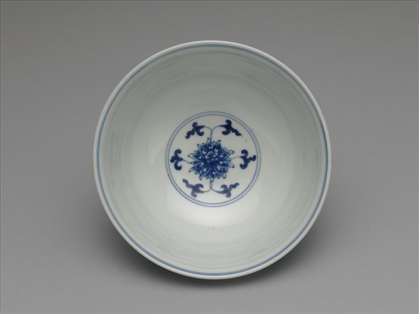 青花番蓮紋碗