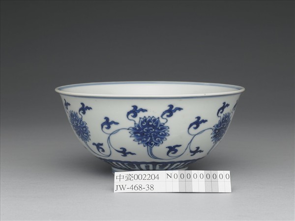 青花番蓮紋碗