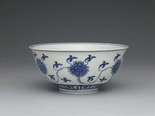 青花番蓮紋碗