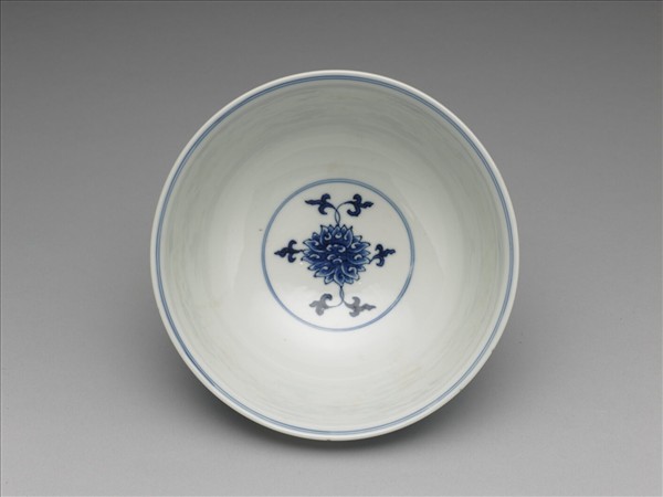 青花番蓮紋碗
