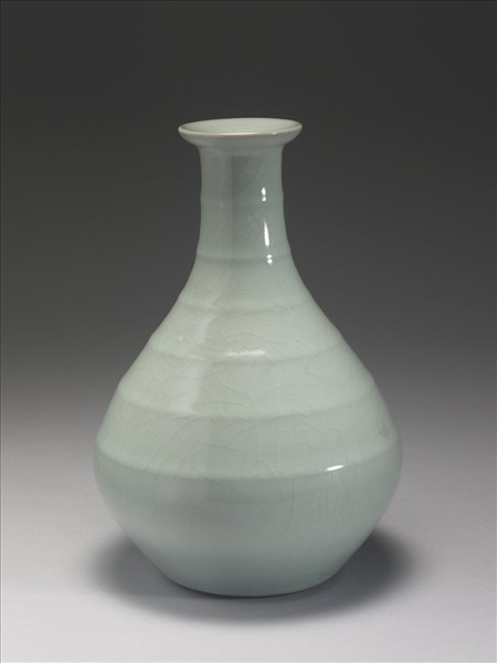 青瓷弦紋瓶