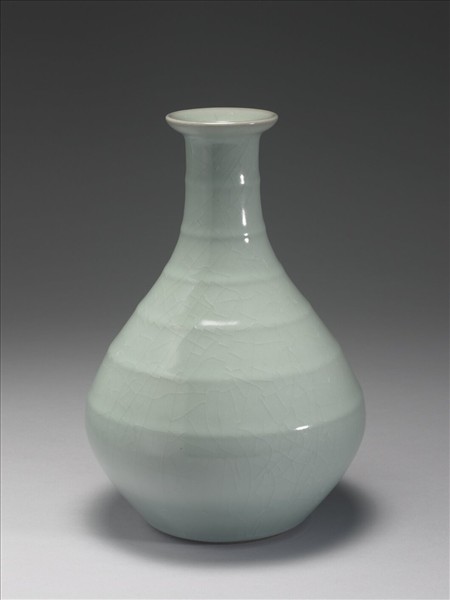 青瓷弦紋瓶