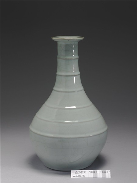青瓷弦紋瓶
