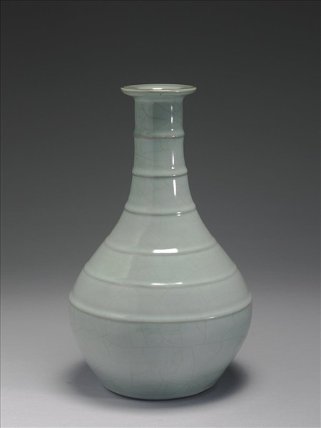 青瓷弦紋瓶