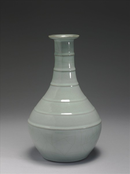 青瓷弦紋瓶
