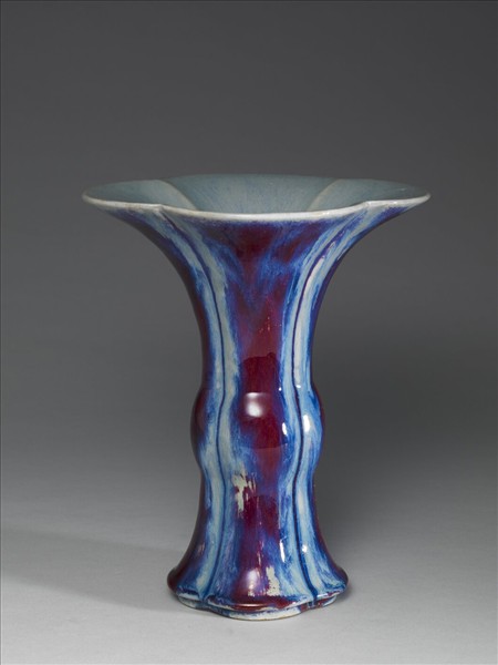 爐鈞釉荷瓣花觚