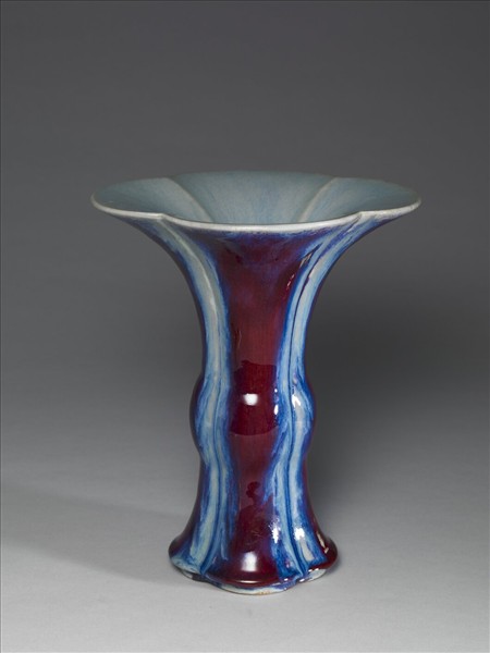 爐鈞釉荷瓣花觚