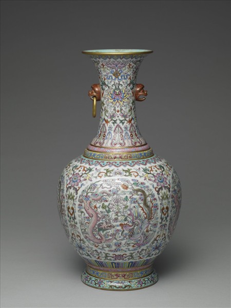 粉彩龍鳳紋獸面銜環瓶