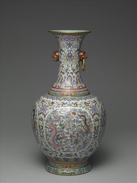 粉彩龍鳳紋獸面銜環瓶