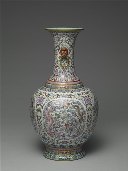 粉彩龍鳳紋獸面銜環瓶