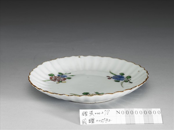 五彩折枝花卉紋花式盤