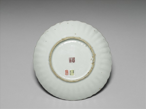 五彩折枝花卉紋花式盤