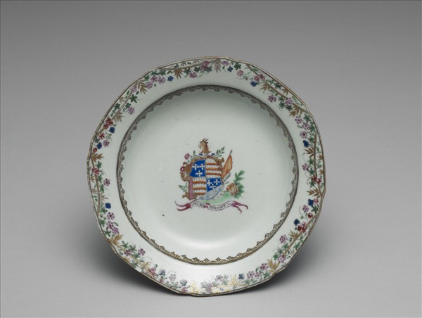 粉彩描金藤蘿紋盤