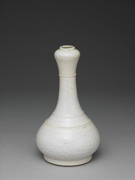 臨川窯 白瓷雲龍紋蒜頭瓶