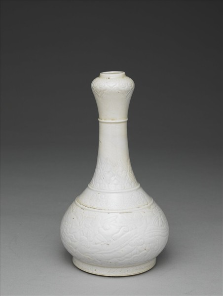 臨川窯 白瓷雲龍紋蒜頭瓶