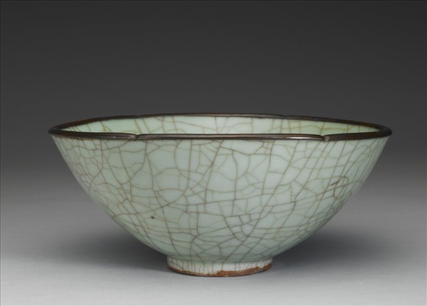 官窯 青瓷葵口碗