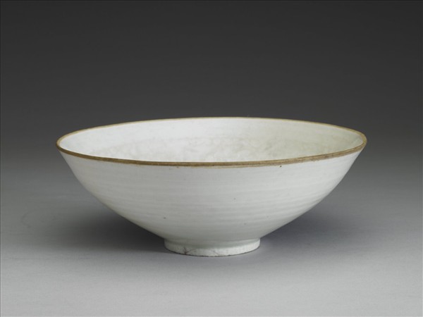 白瓷印花花卉紋碗