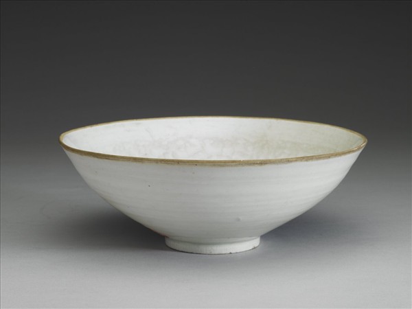 白瓷印花花卉紋碗