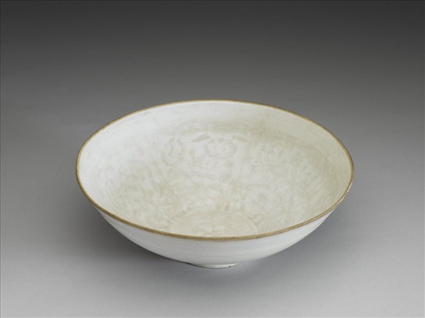 白瓷印花花卉紋碗