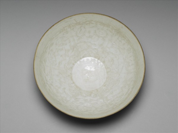 白瓷印花花卉紋碗