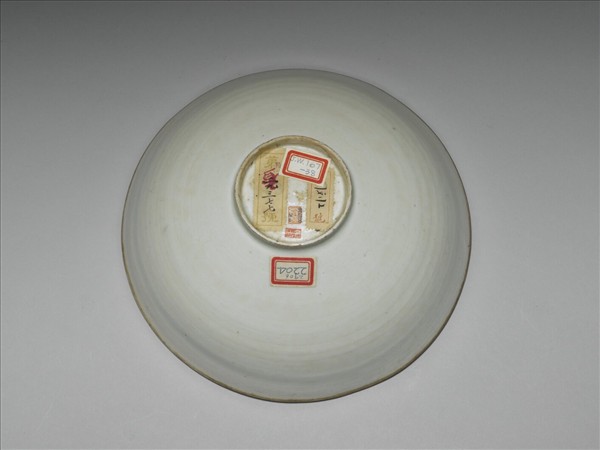 白瓷印花花卉紋碗