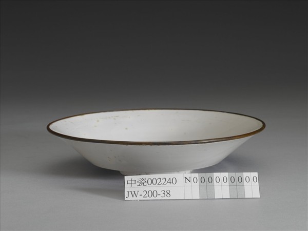 臨川窯 白瓷印花雲龍紋盤