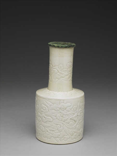 臨川窯 白瓷靈芝紋紙槌瓶