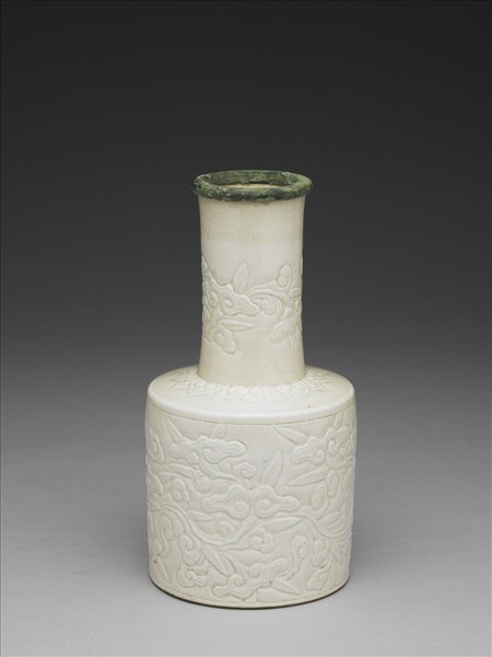 臨川窯 白瓷靈芝紋紙槌瓶