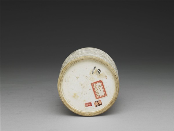 臨川窯 白瓷靈芝紋紙槌瓶