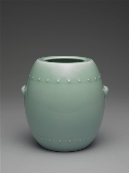 青瓷獸耳暗環鼓式罐