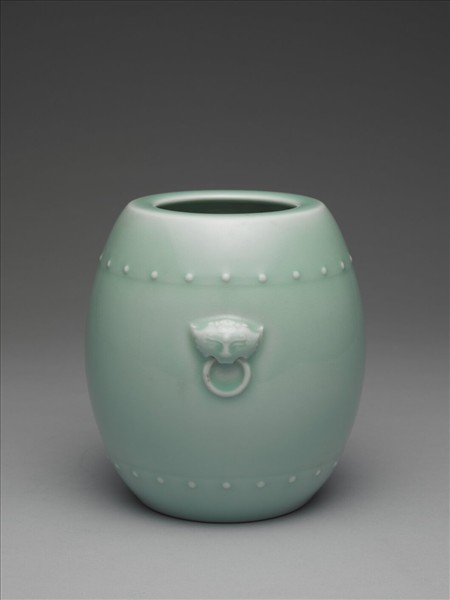 青瓷獸耳暗環鼓式罐
