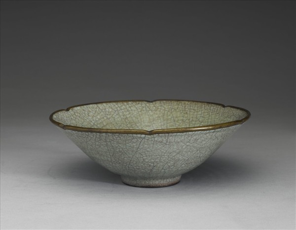 官窯 青瓷葵口碗