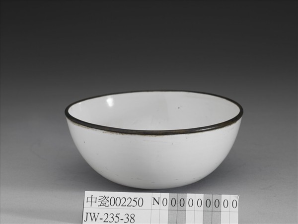 霍州窯 白瓷印花旋紋花卉缽