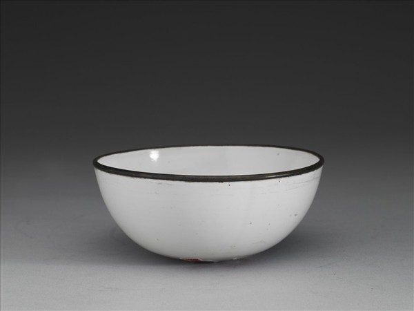 霍州窯 白瓷印花旋紋花卉缽