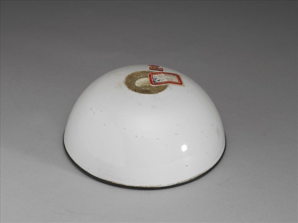 霍州窯 白瓷印花旋紋花卉缽