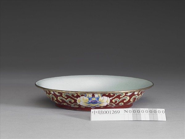 銅胎畫琺瑯紅地花卉紋盤