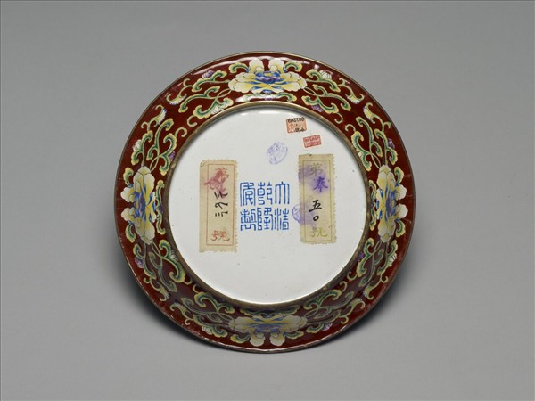 銅胎畫琺瑯紅地花卉紋盤