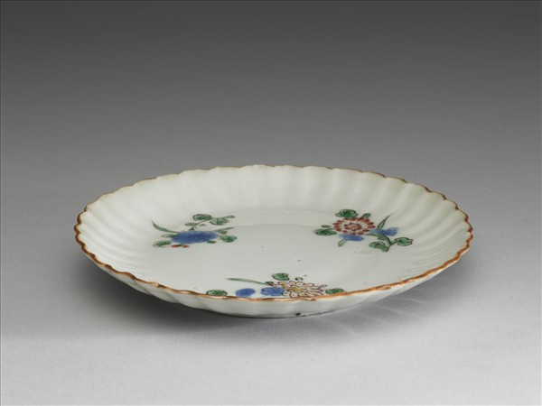 五彩折枝花卉紋花式盤