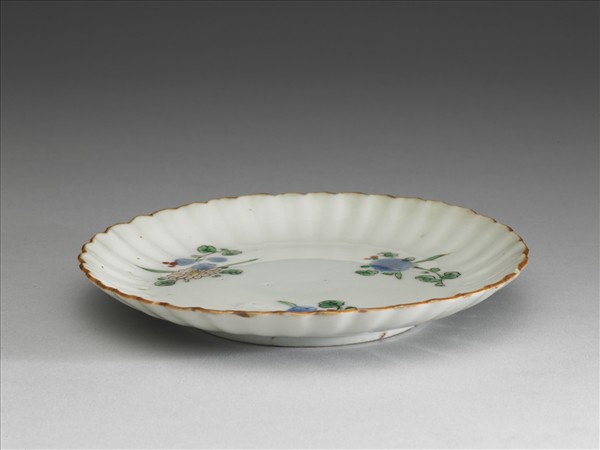 五彩折枝花卉紋花式盤