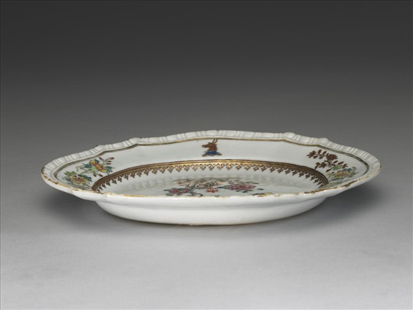 粉彩描金花蝶紋花式盤