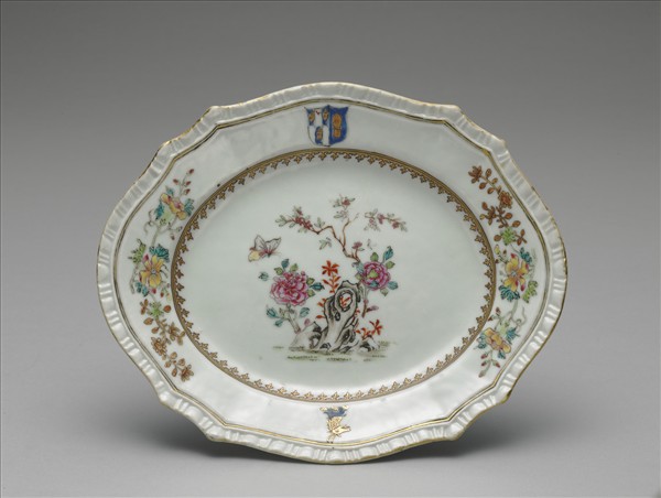 粉彩描金花蝶紋花式盤