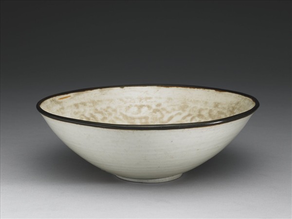 白瓷印花鳳紋碗