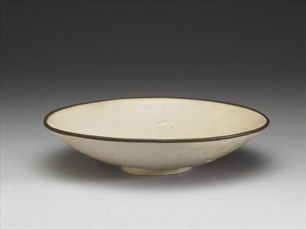 定窯 白瓷蓮塘游魚紋盤