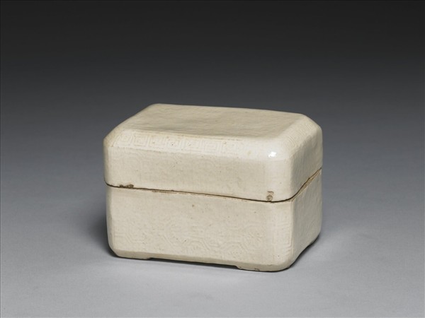 白瓷印花方盒