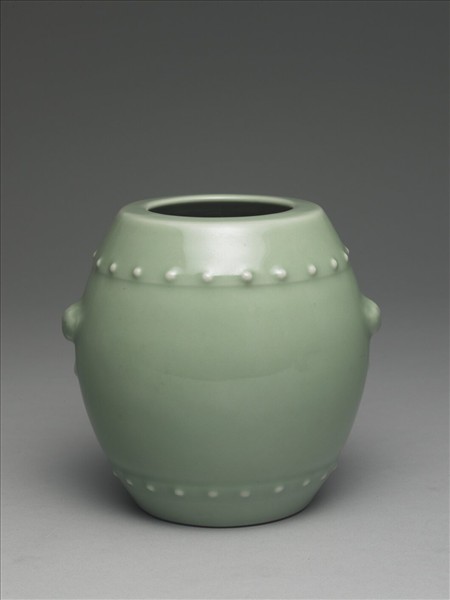 青瓷獸耳暗環鼓式罐