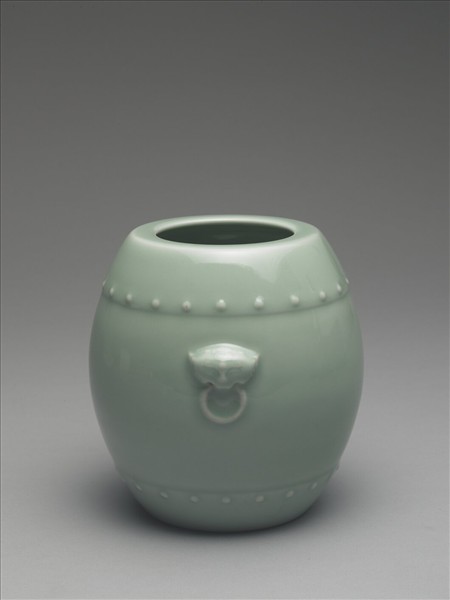 青瓷獸耳暗環鼓式罐